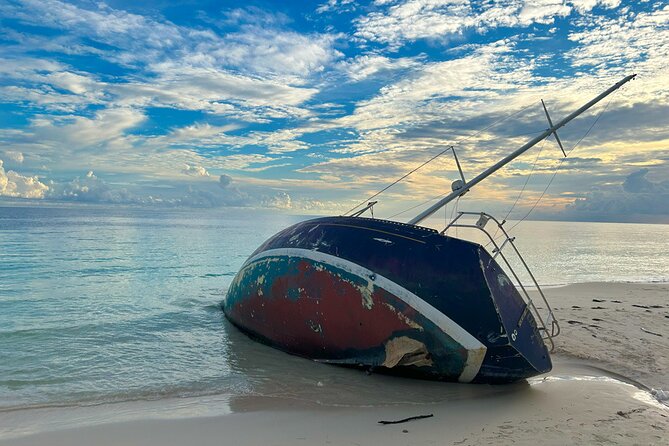 Private Safari Tour in Hoyo De Pelempito and Cabo Rojo Beach - Booking and Cancellation Policy