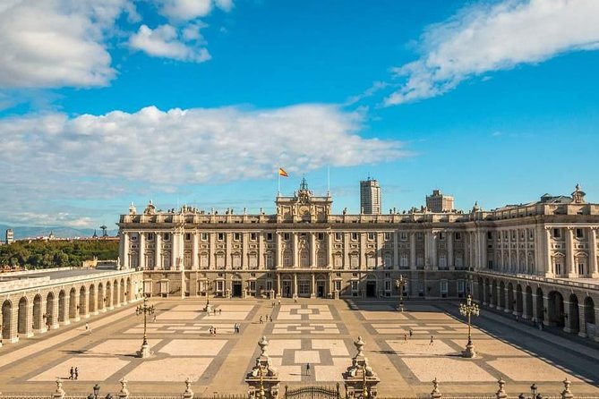 Private Transfer: Madrid Airport MAD to Madrid in Luxury Car - Operational Hours and Availability