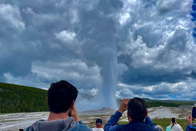 Private Yellowstone Hot Spots Tour From West Yellowstone - Stunning Landscapes and Wildlife