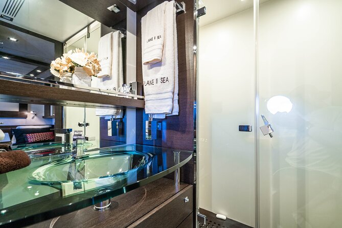 Rent Luxury Yacht 75 Feet in Miami - Accessibility and Participation
