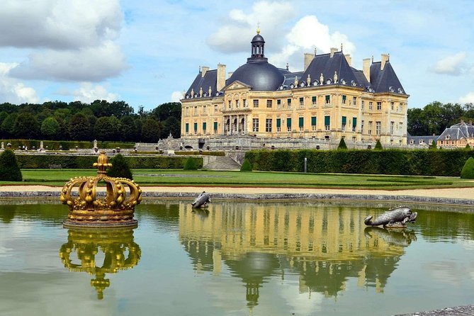 Round Transfer to Fontainebleau and Vaux Le Vicomte From Paris - Ask Away