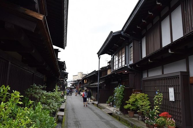 Shirakawago and Hida Takayama Day Trip From Nagoya - Accessibility and Accommodations