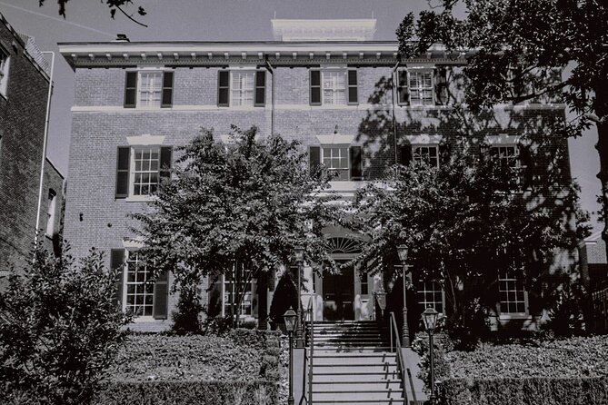 Socialites and Spies of Georgetown Walking Tour - Accessibility and Tour Considerations