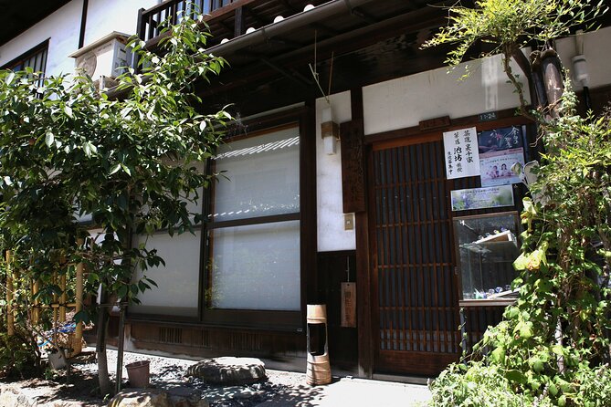 Special Ikebana Experience Guided by an Ikebana Master, Mrs. Inao - Discovering the Art of Ikebana