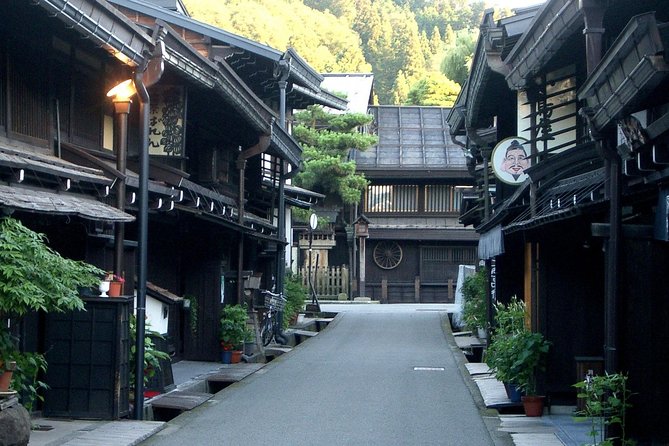 Takayama Full-Day Private Tour With Government Licensed Guide - Guest Reviews and Feedback