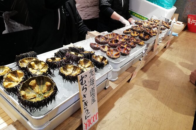 Tsukiji Outer Market Tour With a Market Insider - Navigating the Crowded Walkways