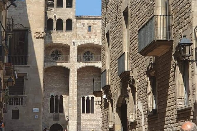 Walking Tour of Medieval Barcelona La Ribera Neighborhood - Local Attractions Nearby