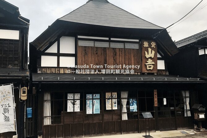 Walking Tour of Wealthy Merchants Storehouses in Akita - Highlights of the Tour