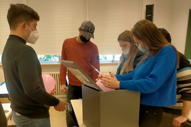 Who Is City, Urban Escape Room in Palma De Mallorca - What to Expect During the Tour