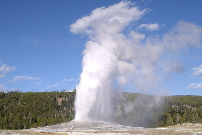 Yellowstone National Park 2 Day Tour Review - Expectations and Highlights