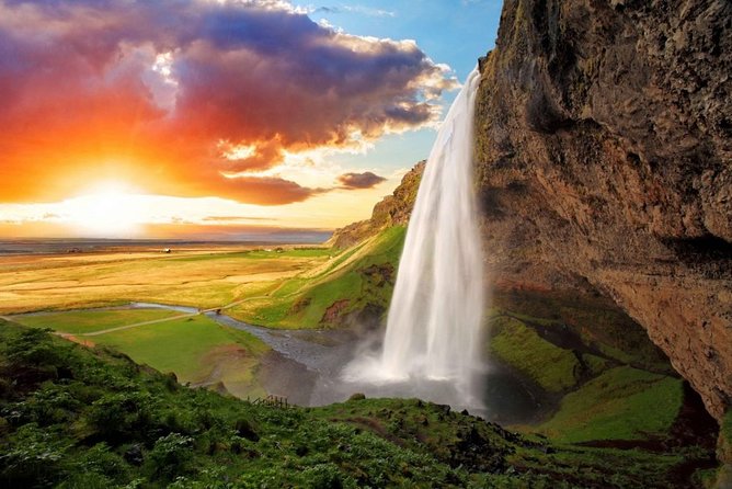 10 Day Iceland With Northern Lights Reykjavik Golden Circle Akureyri Blue Lagoon - Whale Watching Adventure