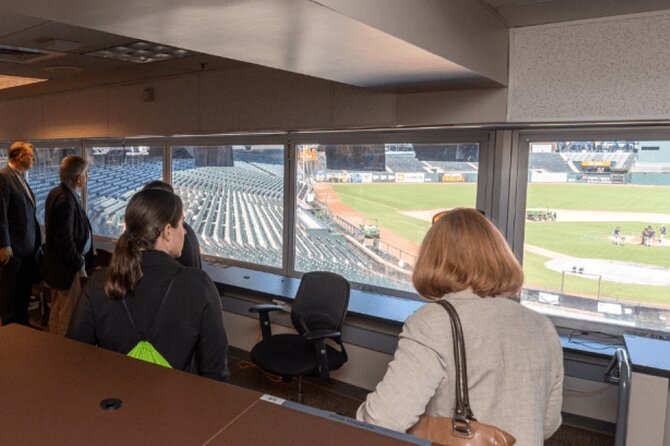 Behind-the-Scenes Ballpark Tour of Oracle Park - Capturing Scenic Views of the Bay