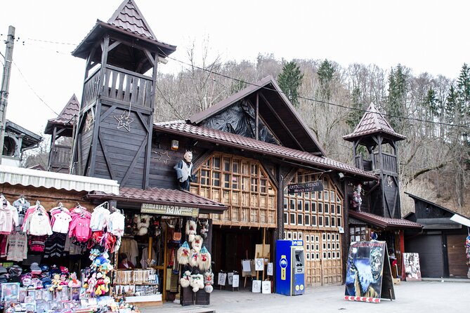 Bran Castle, Bear Sanctuary, and Rasnov Fortress Half Day Tour - Visiting the Bear Sanctuary