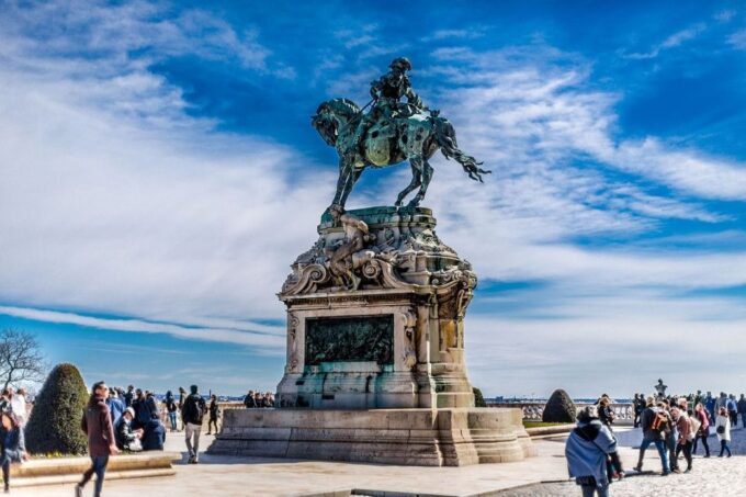 Buda Castle Walking Tour: A Kingdom of Many Nations - Booking and Cancellation Policy