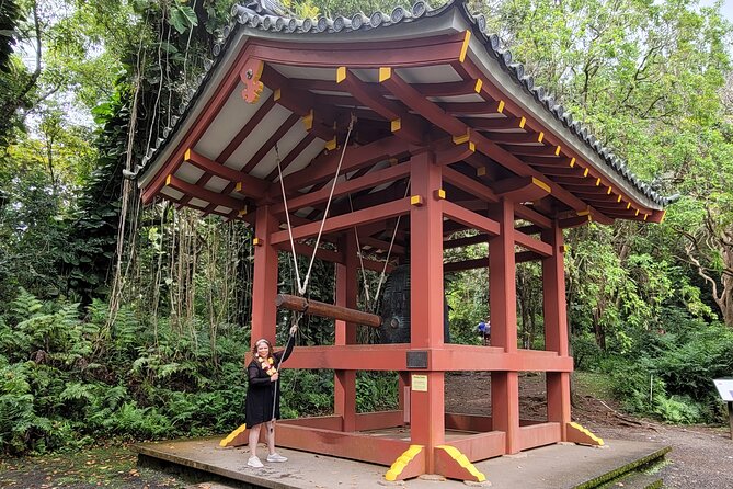 Byodo Temple and Waimea Botanical Garden Tour - Discovering Waimea Botanical Garden