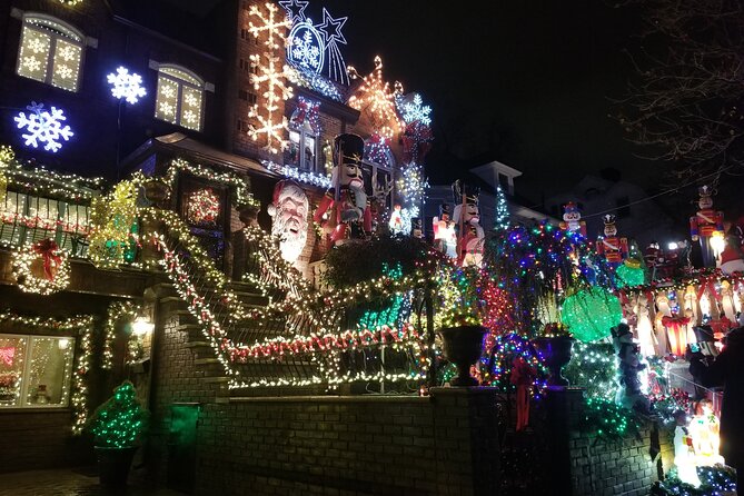 Christmas Lights Tour of Dyker Heights Brooklyn - Photographic Opportunities