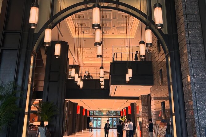 Elegant Tokyo Twilight Walk & Local Dining Experience - Savoring Local Cuisine