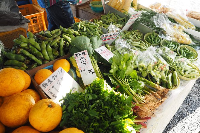 Experience the Energy of Kochi: Sunday Market Tour Includes Kochi Castle - Sampling Local Foods
