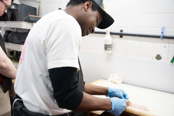 Fish Cutting Workshop in Kyoto Japan - Instructor Expertise and Teaching Approach
