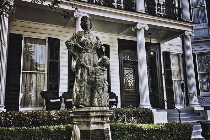 Garden District Celebrities Cemeteries Mansions and Mysteries Walking Tour - Highlights of the Tour