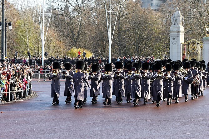 Half Day Tour of London With St Pauls Cathedral Entry - Exploring Buckingham Palace