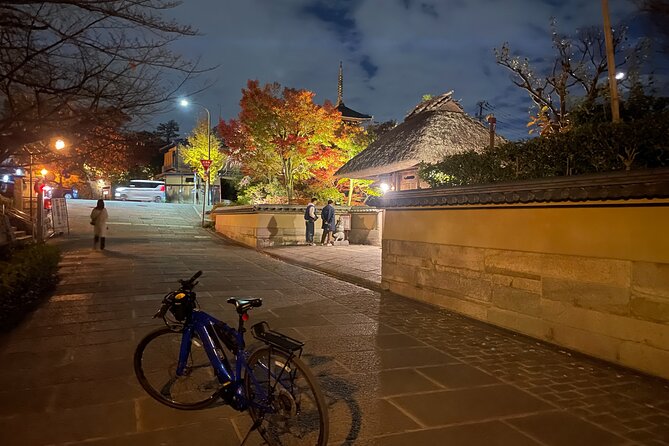 Kyoto Higashiyama Night Cycling Tour - Unique Experiences on the Tour