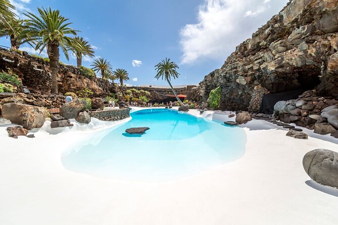 Lanzarote Tour With Timanfaya National Park and El Golfo - Language Support and Office Hours