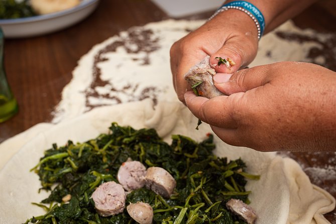 Local Market Visit and Private Cooking Class at a Cesarinas Home in Perugia - Beverages and Dining Experience
