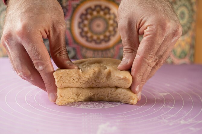 Make Your Own Creative Armenian Sweet Gata - Decorating and Serving