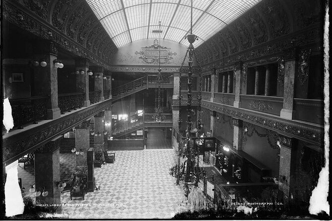 Milwaukee Downtown Ghost Tour - The Shadow of City Hall - Haunted History of Milwaukee