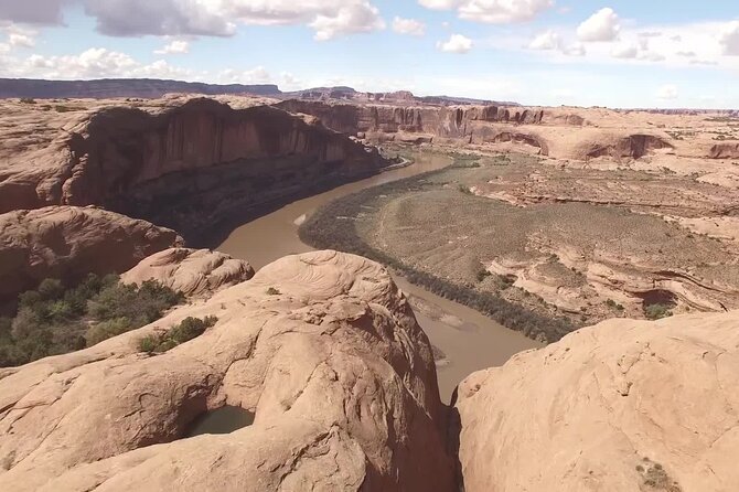 Moab Private 4x4 Tour On Hells Revenge - Included Amenities and Guide Services