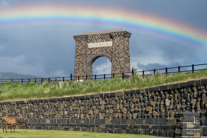 Private 2-Day Yellowstone Tour Review - Upscale Picnic Lunches and Viewing Gear