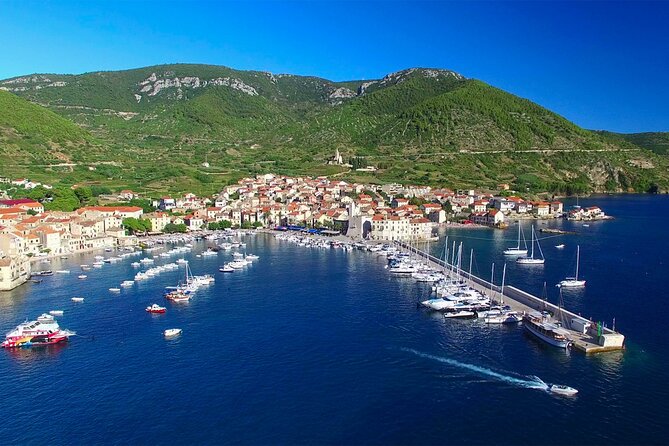 Private 4 Caves and KomižA Speedboat Tour From Split - Speedboat Journey to KomižA