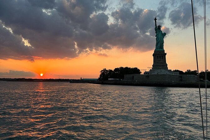 Private Sailboat Guided Tour of New York City - Customized Experience