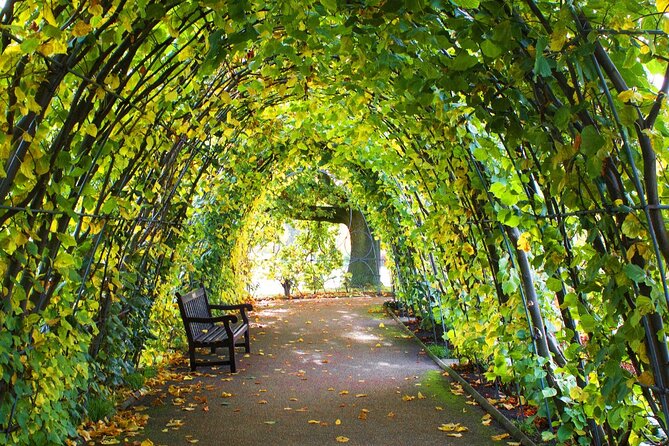 Private Walking Tour of Kensington With an Official Tour Guide - Accessibility and Pickup Information