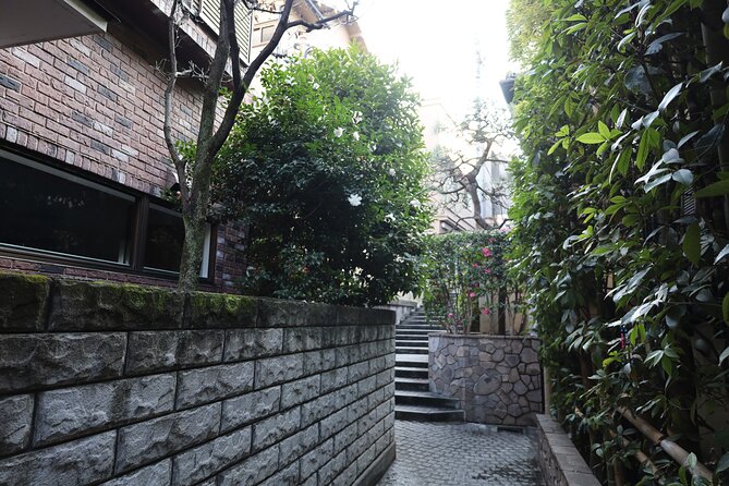 Private Walking Tour: The Little Kyoto of Tokyo, Kagurazaka - Navigating the Narrow Streets of Kagurazaka