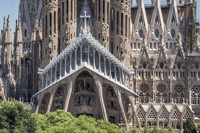 Sagrada Familia Direct Access : Premium Guided Tour With Ticket - Guided Tour Insights