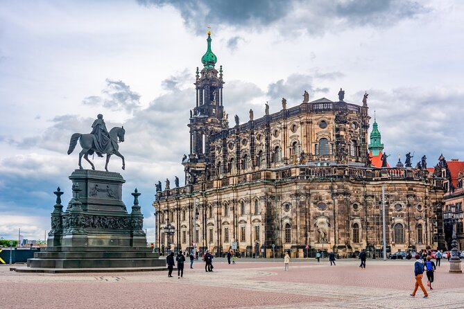 Self-Guided Scavenger Hunt and City Game in Dresden - Enhancing the Experience