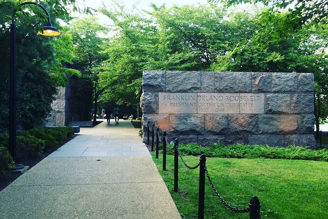Small-Group Cherry Blossoms and Monuments Walking Tour - Traveler Reviews and Insights