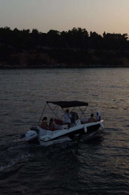 Sunset Cruising - Boat Details