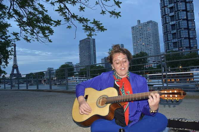 Sunset Picnic With View of Eiffel Tower and Live Music - Discover Eiffel Tower Sunset