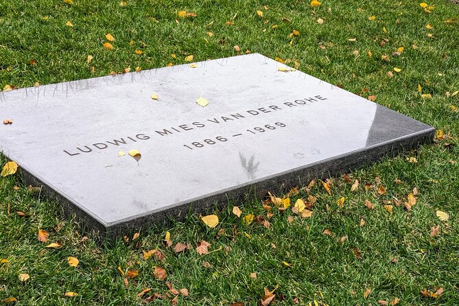The Deep Pockets Of Graceland Cemetery Walking Tour - Appreciating the Artistic Expressions of the Affluent