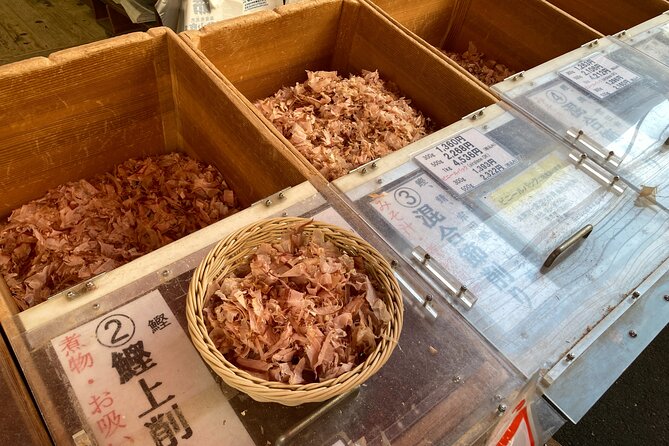 Tokyo Tsukiji Fish Market Walking and Exploring Hidden Gems Tour - Exploring the Tsukiji Fish Market