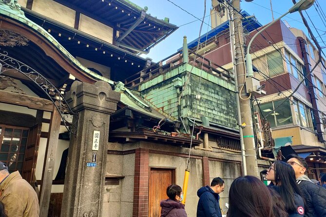 Uncover The Best Foodie Spots In Ginza With A Local Expert - Experiencing the Local Atmosphere