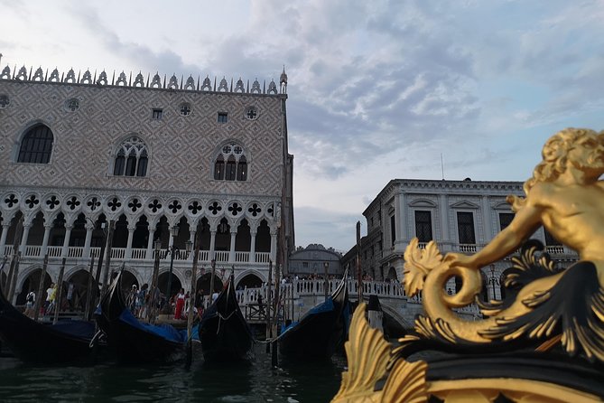 V.I.P Marriage Proposal in Gondola - Convenient Meeting and Ending Point