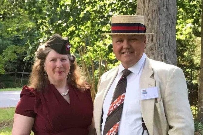 Christmas on the Homefront: A 1-Hour World War II Character Tour - Taking in the Sights and Sounds of 1942
