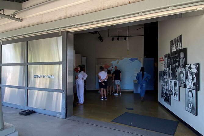 Deluxe Pearl Harbor and Famous Waikiki Beach Tour From Kona - Accessibility Features