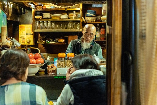 Drinks & Bites in Tokyo Private Tour - Snacks and 50s-themed Bar