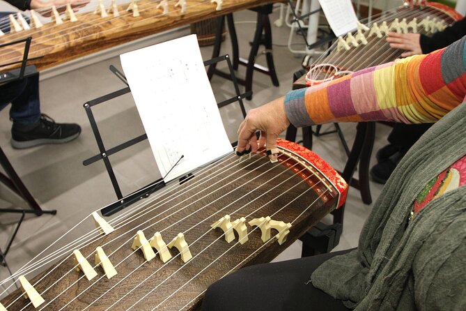 Experiential Lesson of the Japanese Instrument Koto - Instructor and History Shared