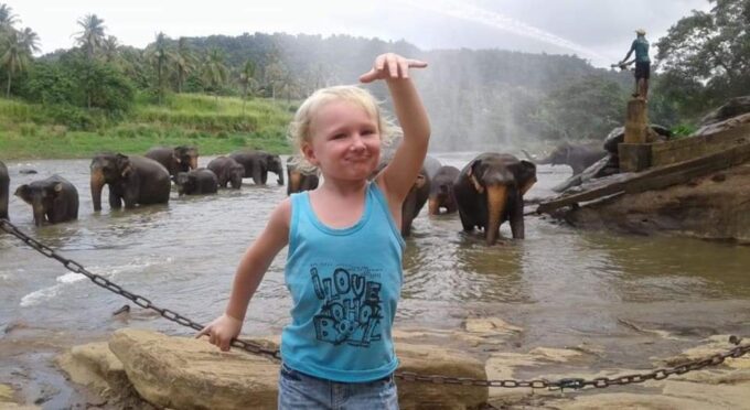 Explore In Kandy With Lesley - Cultural Etiquette